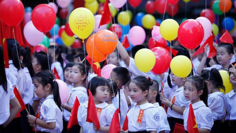 Áo trắng ngày khai trường - Tác giả: Nguyễn Lan Hương