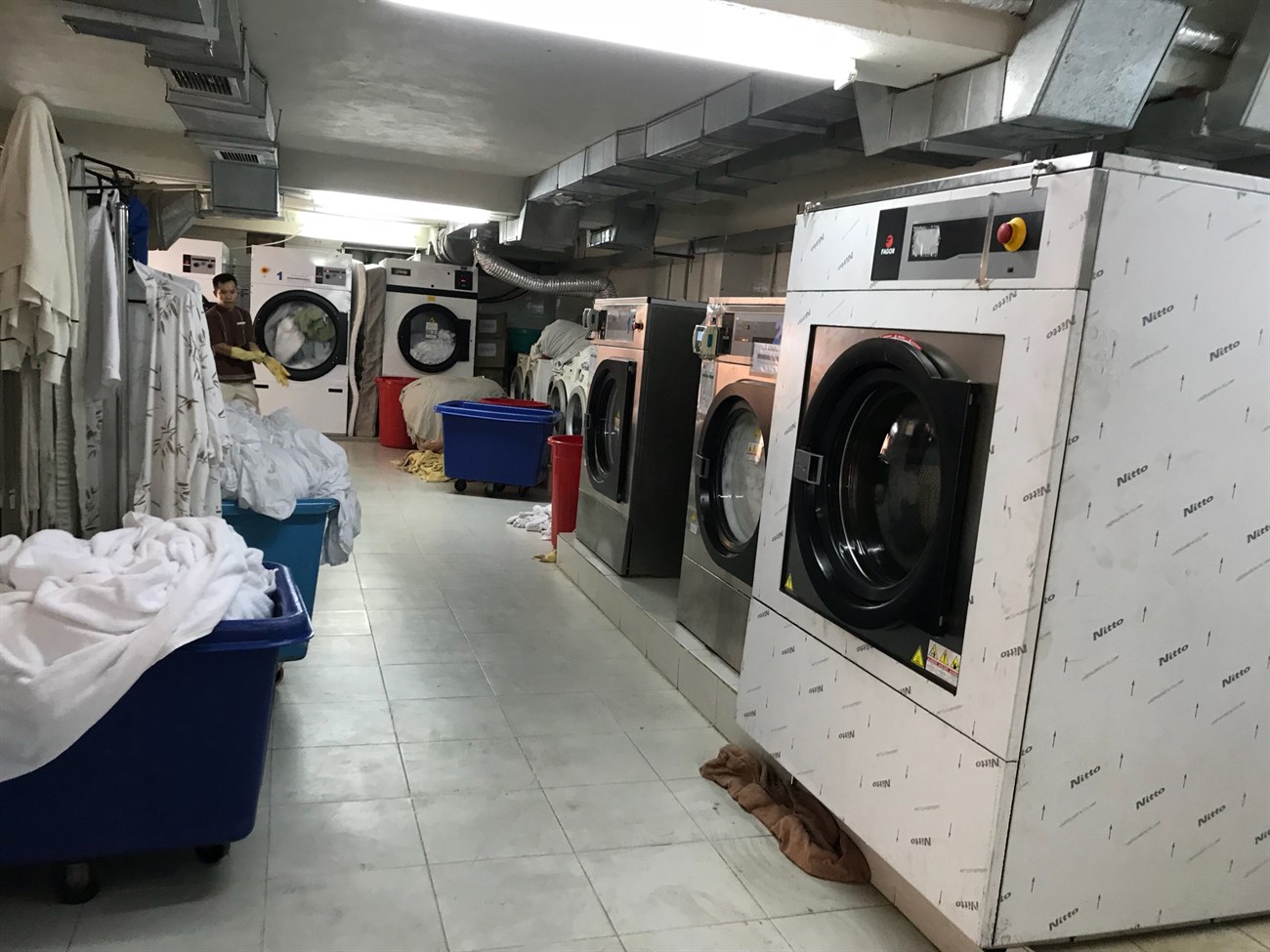 Máy giặt công nghiệp có khung máy chịu lực, kết cấu chắc chắn